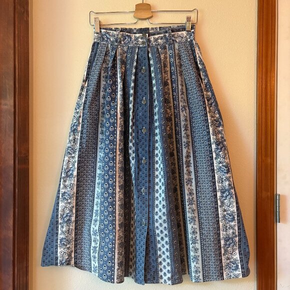 Vintage 100% Cotton Floral Blue White Pleated Mid Skirt  Made in U.S.A. Size XS - Picture 1 of 10